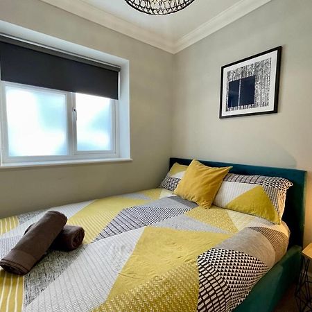 Stylish Modern Two Bedroom Apartment With Garden Cardiff Exteriér fotografie