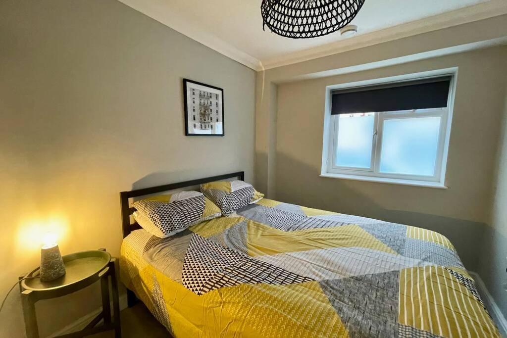 Stylish Modern Two Bedroom Apartment With Garden Cardiff Exteriér fotografie