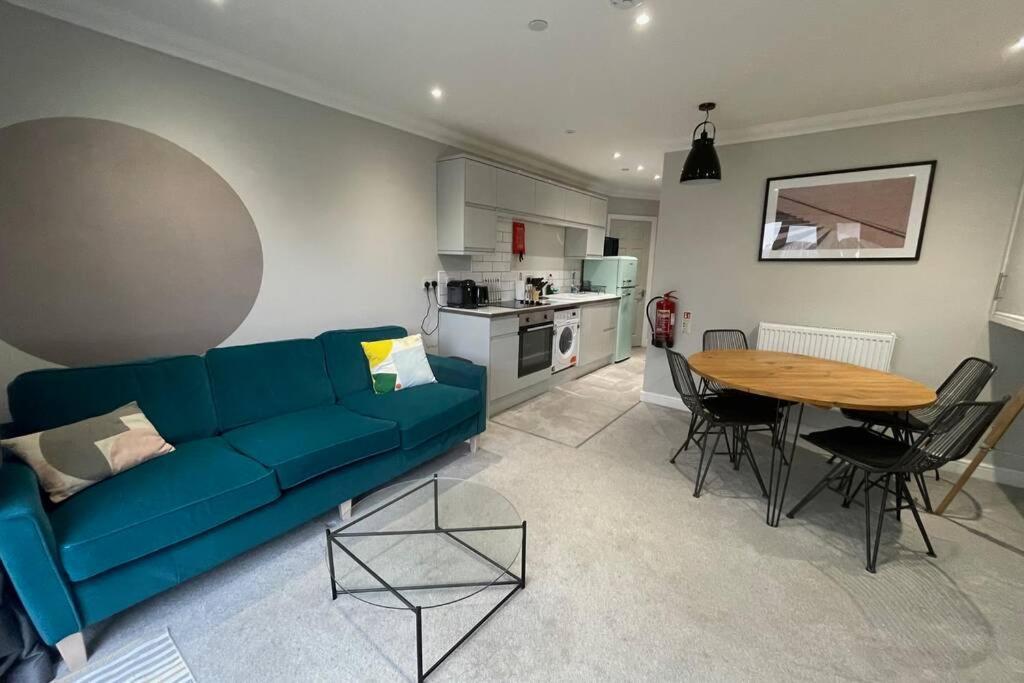 Stylish Modern Two Bedroom Apartment With Garden Cardiff Exteriér fotografie